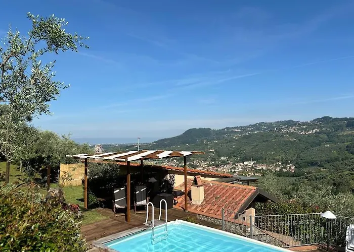 La Cicala Sulle Colline Della Versilia, Con Piscina Massarosa