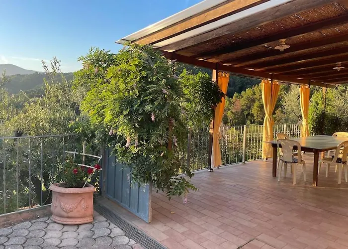 La Cicala Sulle Colline Della Versilia, Con Piscina Massarosa